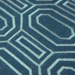 Octagon borduur brightblue kussen donker blauw blue detail hinck amsterdam linnen hand geborduurd 45x45cm woonaccessoires met bijzondere texturen met oog voor detail, handgemaakt en of handgeweven