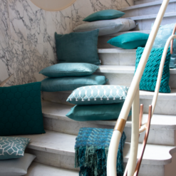 Interieur inspiratie peacock green sea blue nieuwste trend kussens vernieuwend hinck amsterdam woonaccessoires