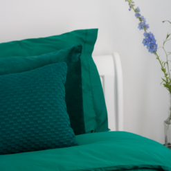 styling-beddengoed-Interieur inspiratie beddengoed dekbedovertrek groen gekleurd diepgroen cadmiumgreen bedding kussens vernieuwend hinck amsterdam woonaccessoires