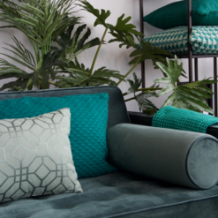 Interieur inspiratie green darkgreen groen cadmium emerald donkergroen kussens nieuwste trend vernieuwend hinck amsterdam woonaccessoires