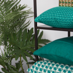 Interieur inspiratie green darkgreen groen cadmium emerald donkergroen kussens nieuwste trend vernieuwend hinck amsterdam woonaccessoires