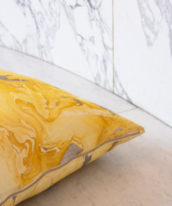 Interieur inspiratie oker ocre ochre marmer marble geel nieuwste trend kussens vernieuwend hinck amsterdam woonaccessoires