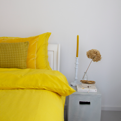 Interieur inspiratie beddengoed dekbedovertrek geel oker ochre ocre 300TC beste kwaliteit gekleurd bedding kussens vernieuwend hinck amsterdam woonaccessoires